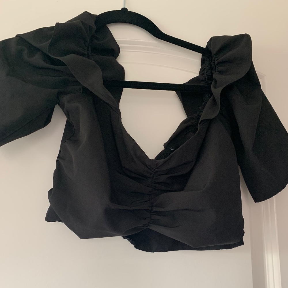 Black ruffle crop top - Picture 1 of 4